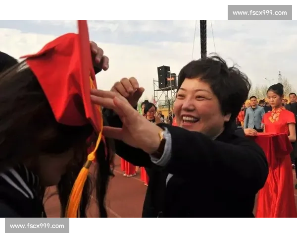 掌声雷动见证时代高光时刻凝聚人心点燃奋斗激情续写奋进新篇章未来